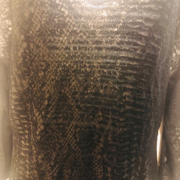 Cache Cold Shoulder Top - Picture 5 of 7